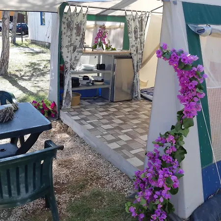Prázdninový areál Camping Planik